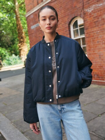 Next Jacke in Blau: Vorderseite