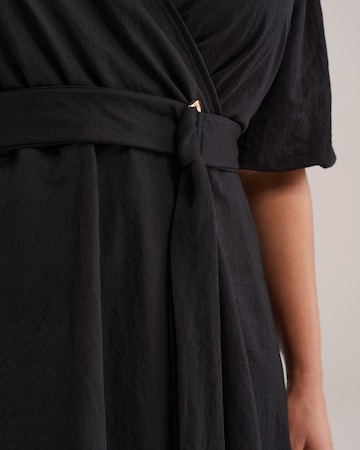 Rochie de la WE Fashion pe negru