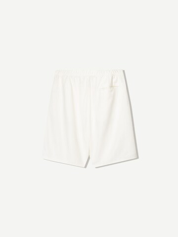 Loosefit Pantalon Bershka en blanc
