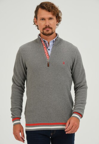 Pullover di Giorgio di Mare in grigio: frontale