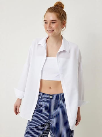 Happiness İstanbul - Camisa em branco