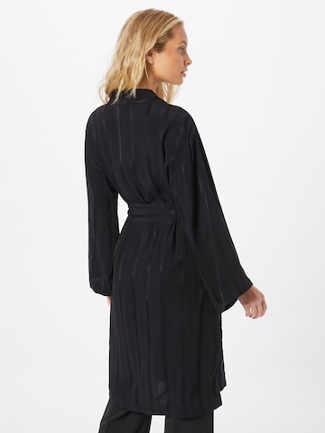 Sisley Tenký kabát – černá