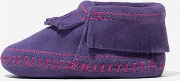 Minnetonka Boot 'Riley ' in Purple: front