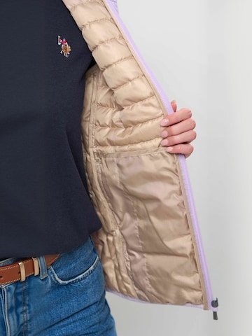 U.S. POLO ASSN. Kurtka przejściowa ' UWJoy ' w kolorze fioletowy