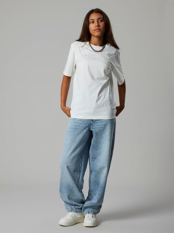 T-Shirt LMTD en blanc