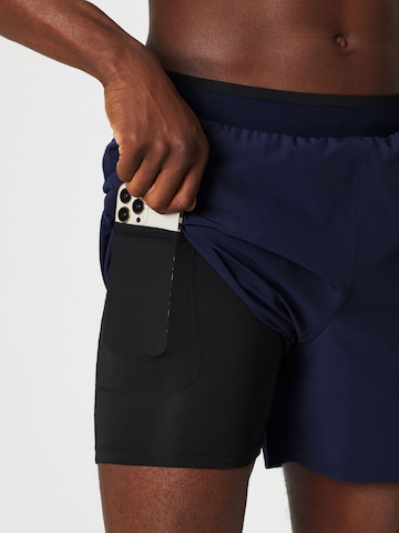Fabletics Regular Shorts 'The Fundamental' in Blau