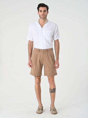 Antioch Regular Trousers with creases in Brown