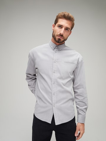 ABOUT YOU x Kevin Trapp Regular fit Button Up Shirt 'Jonte' in Grey: front