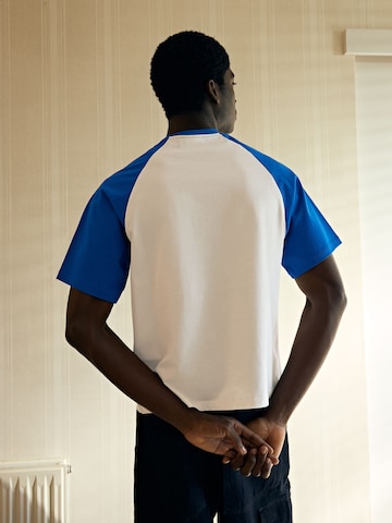 T-Shirt Bershka en bleu