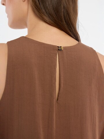 Ana Alcazar Kleid ' Dorimo ' in Braun