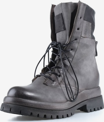 Bottes à lacets A.S.98 en gris : devant