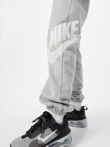 Nike Sportswear Zúžený strih Nohavice 'Emea' - Sivá