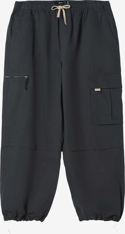 Bershka Cargo trousers in Grey: front