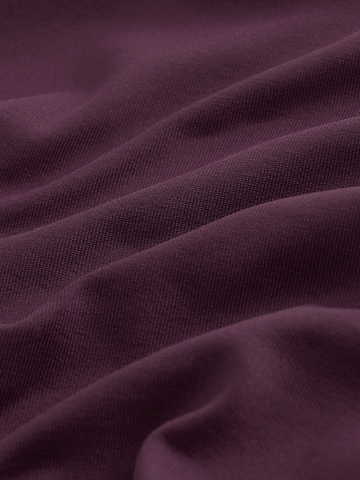 Tricou de la Next pe roșu