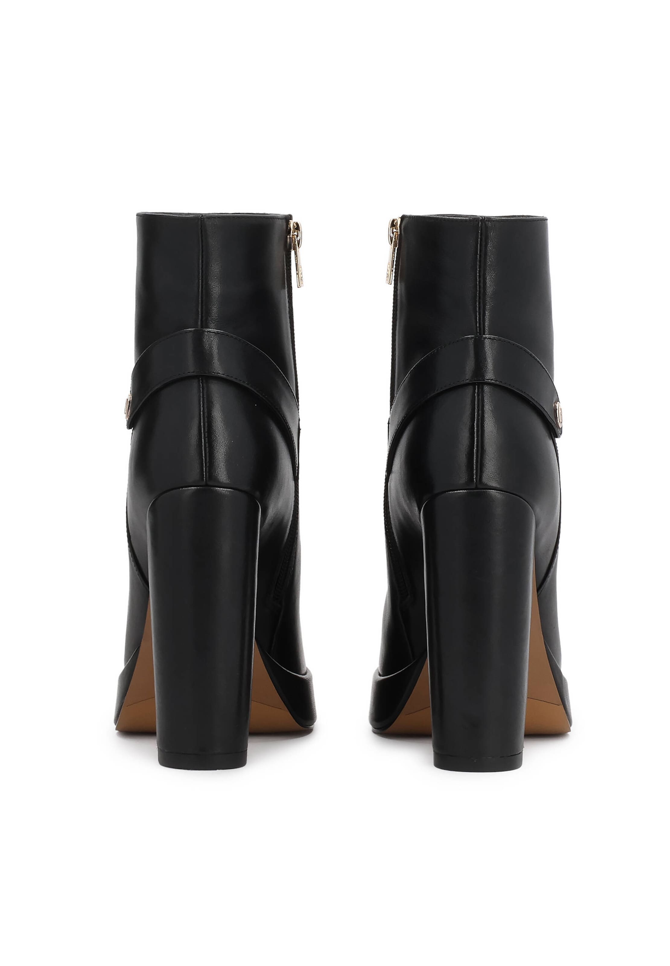 Kazar Къси ботуши в черно