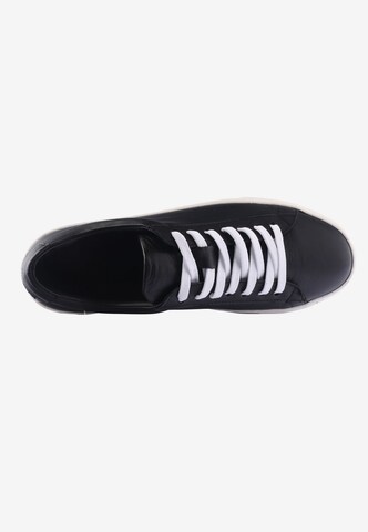 D.MoRo Shoes Sneakers 'Yerbola' in Black