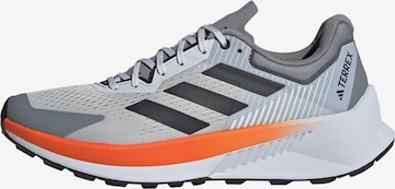 ADIDAS TERREX - Zapatillas de running 'Soulstride Flow' en gris: frente