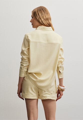 Pegador - Blusa 'Olga' em amarelo
