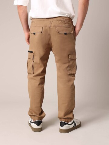 Effilé Pantalon cargo 'MONROE' Deeluxe en marron