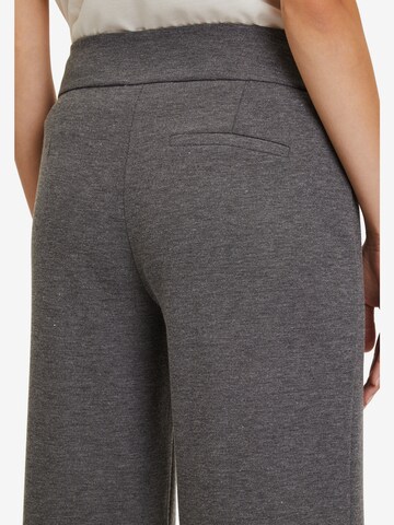 Loosefit Pantaloni con piega frontale di Cartoon in grigio