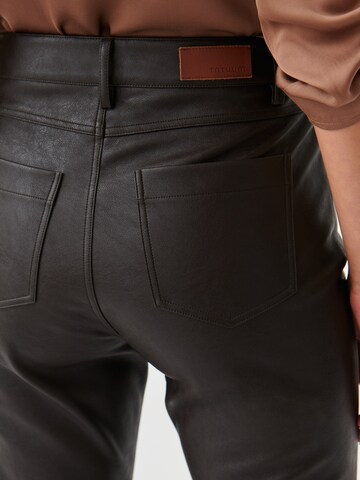 Slimfit Pantaloni di TATUUM in marrone