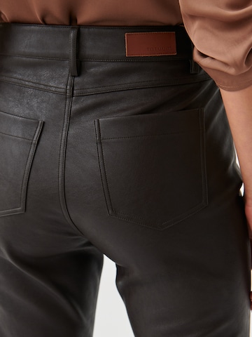 TATUUM - Slimfit Pantalón en marrón