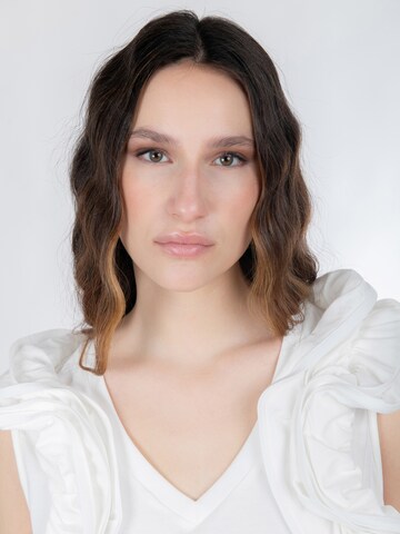 Influencer Тениска 'Flounce' в бяло