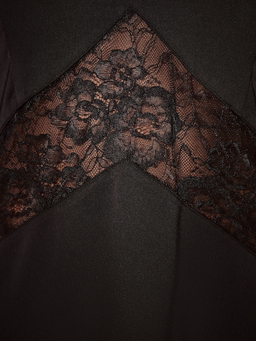 Lipsy Kleid in Schwarz