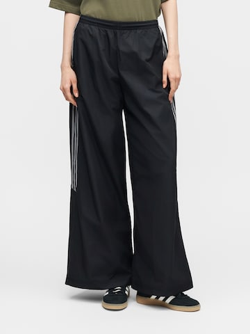 ADIDAS ORIGINALS - Perna larga Calças 'Teamgeist' em preto: frente