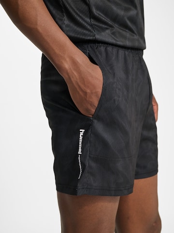 Regular Pantalon de sport Hummel en noir