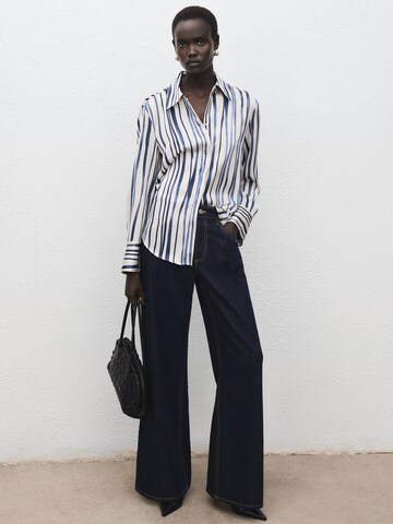 MANGO Blouse 'IDEALE' in Blauw