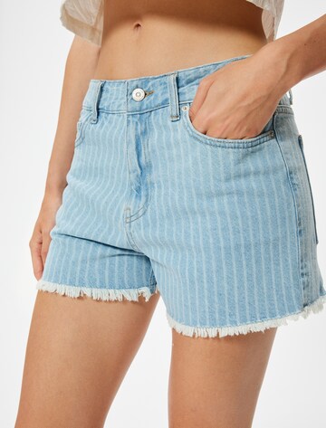 Koton Regular Shorts in Blau