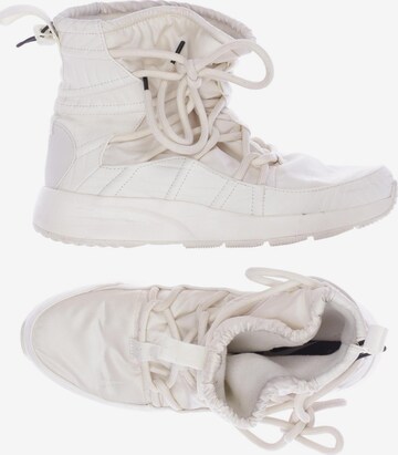 NIKE Dress Boots in 39 in White: front
