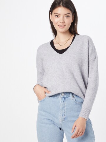 Superdry Sweater in Grey: front