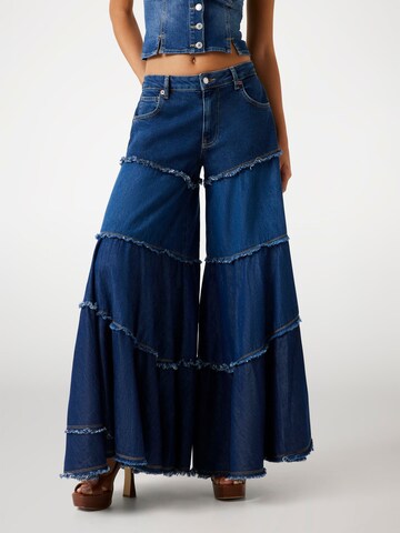 GUESS Wide leg Jeans in Blue: front