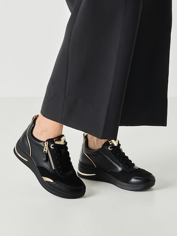 Baskets basses Tamaris en or