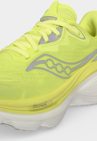 Chaussure de course saucony en jaune