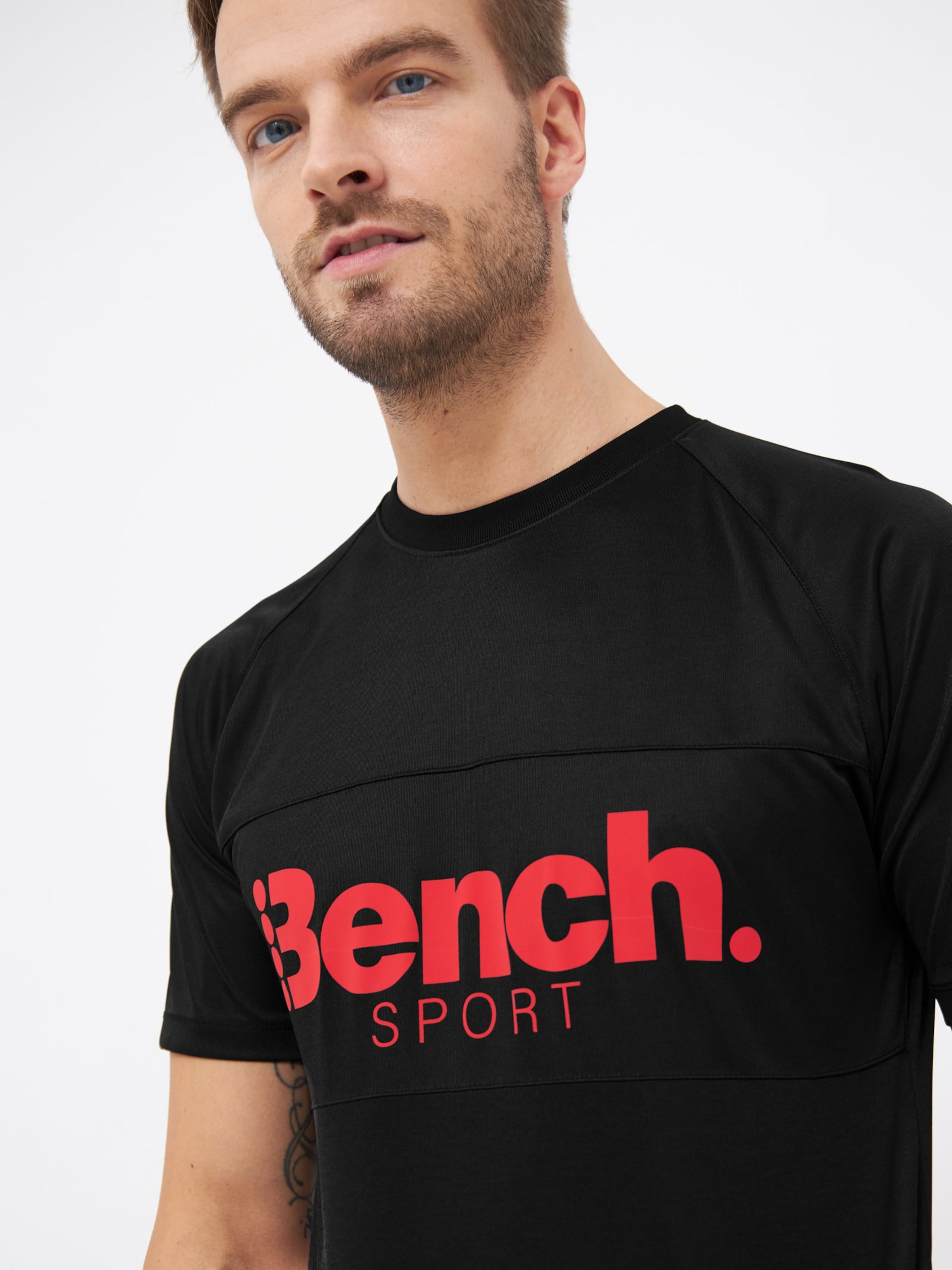 T-shirts et polos T-Shirt Deltoid BENCH en Noir 