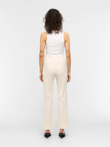 Flared Pantaloni con pieghe 'IVA LISA' di OBJECT in beige