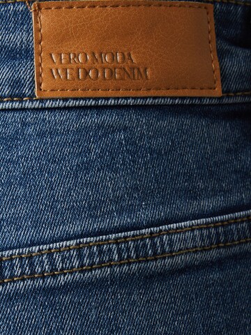 Vero Moda Petite Slimfit Jeans 'SANDRA' in Blauw