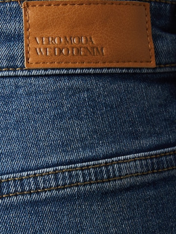 Vero Moda Petite Slimfit Jeans 'SANDRA' in Blau