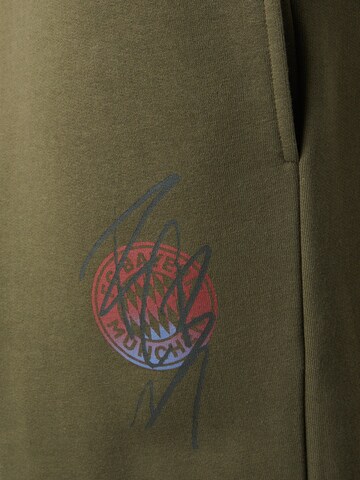 Tapered Pantaloni di FCBM in verde