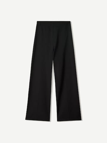 Wide leg Pantaloni cu dungă de la Bershka pe negru