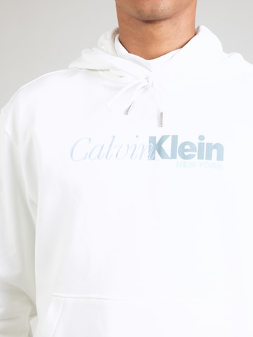 Calvin Klein Свитшот в Белый