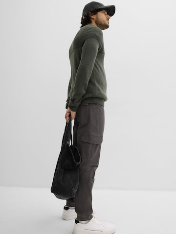 Effilé Pantalon cargo bonprix en gris