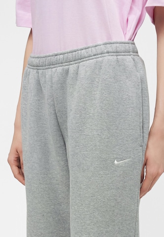 Nike Sportswear Lużny krój Spodnie 'STDO FLC' w kolorze szary