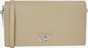 Calvin Klein Umhängetasche in Braun: Vorderseite