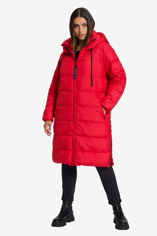Manteau d’hiver Ulla Popken en rouge : devant