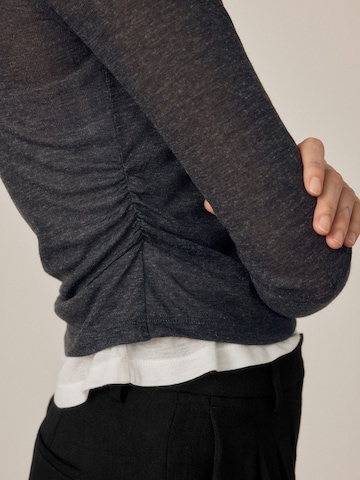 Next - Camiseta en gris