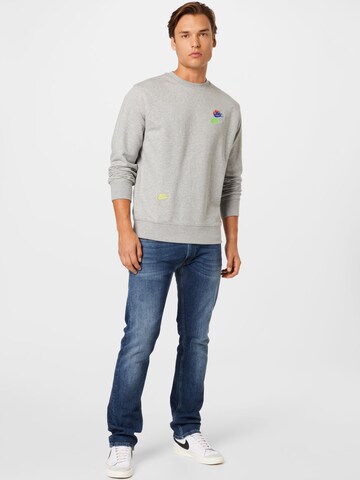 Nike Sportswear Sweatshirt 'Essentials+' in Grijs